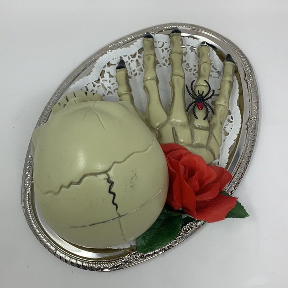 Halloween PROP Skull 💀 & creepy hand on platter - Picture 6 of 14